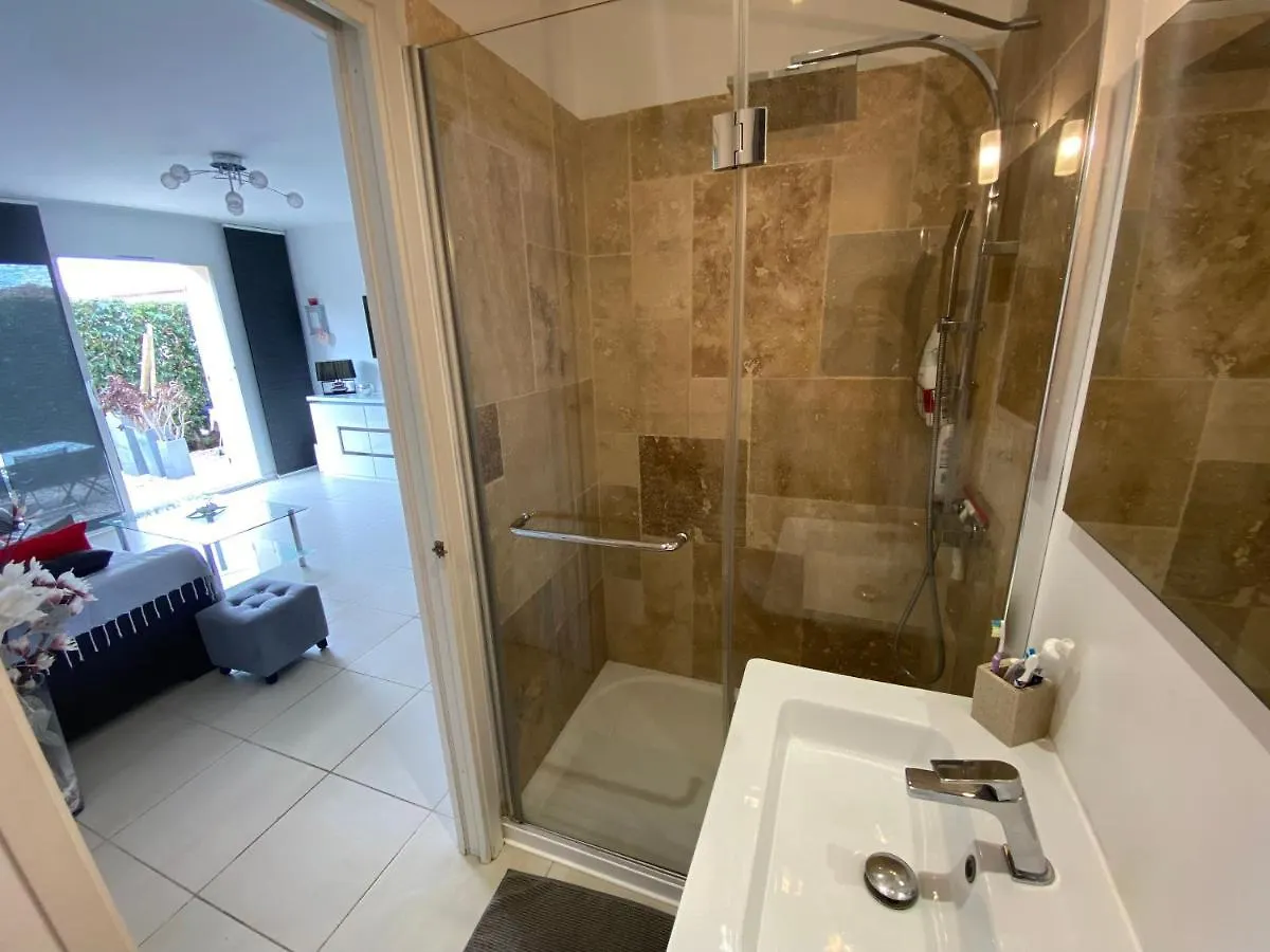 Les Lones Apartment Six-Fours-les-Plages 0*,  France